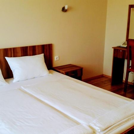 Hotel Sormester Сарваш Экстерьер фото