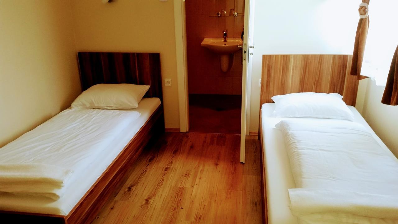 Hotel Sormester Сарваш Экстерьер фото